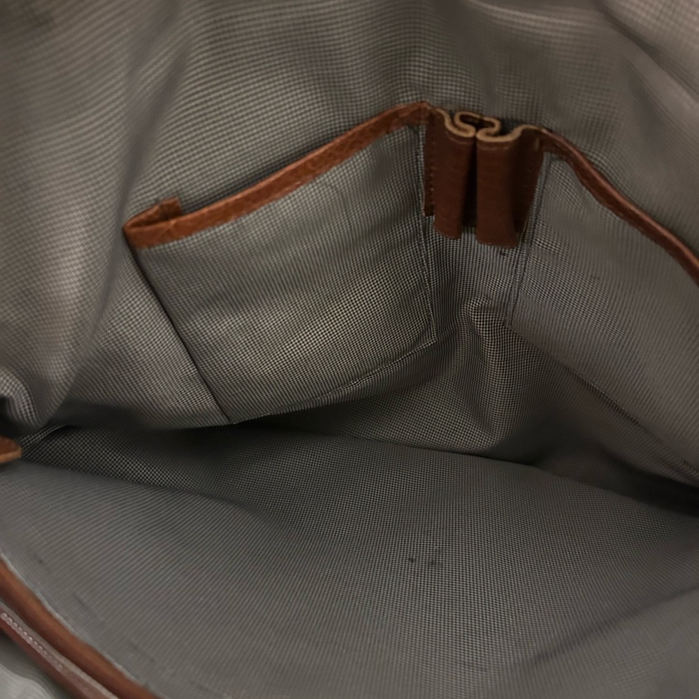 Brown Shoulder Bag with Leather Material and Structured Design - Picture 4 of 13